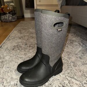 Bogs Charcoal and Black Insulated Boots